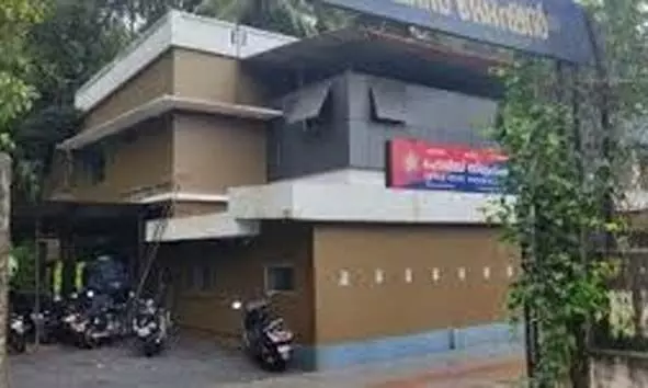 യുവതിയെ പ്രണയം നടിച്ച് ലൈംഗികമായി പീഡിപ്പിച്ച് നഗ്ന ദൃശ്യങ്ങള് പ്രചരിപ്പിച്ചു: യുവാവ് അറസ്റ്റില് യുവതിയെ പ്രണയം നടിച്ച് ലൈംഗികമായി പീഡിപ്പിച്ച് നഗ്ന ദൃശ്യങ്ങള് പ്രചരിപ്പിച്ചു: യുവാവ് അറസ്റ്റില്