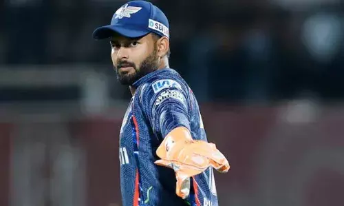 ഋഷഭ് പന്തിന്റെ ബാറ്റിങ്ങിലെ പ്രശ്നങ്ങള് വെറും 5 മിനിറ്റുകൊണ്ട് പരിഹരിക്കും; യോഗ് രാജ് സിങ് ഋഷഭ് പന്തിന്റെ ബാറ്റിങ്ങിലെ പ്രശ്നങ്ങള് വെറും 5 മിനിറ്റുകൊണ്ട് പരിഹരിക്കും; യോഗ് രാജ് സിങ്