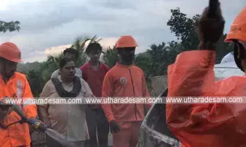 ബേവിഞ്ചയില് ഓടിക്കൊണ്ടിരുന്ന കാറിന് തീപിടിച്ചു; അഞ്ചംഗകുടുംബം രക്ഷപ്പെട്ടത് തലനാരിഴയ്ക്ക് ബേവിഞ്ചയില് ഓടിക്കൊണ്ടിരുന്ന കാറിന് തീപിടിച്ചു; അഞ്ചംഗകുടുംബം രക്ഷപ്പെട്ടത് തലനാരിഴയ്ക്ക്