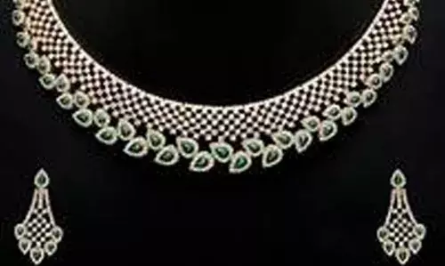 സ്വര്‍ണമെടുക്കുന്നവര്‍ക്ക് നേരിയ ആശ്വാസം; പവന് 280 രൂപ കുറഞ്ഞ് 71,520