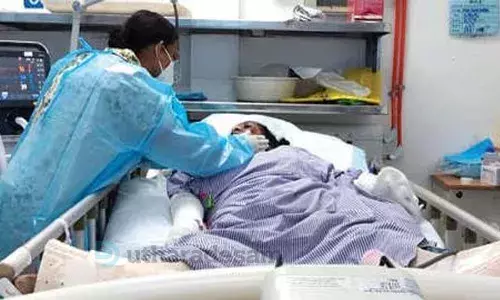 ഗുരുതര പൊള്ളല്; വെന്റിലേറ്ററില് അബോധാവസ്ഥയില്; മനുഷ്യക്കടത്ത് ഇര മിനി ഭാര്ഗവനെ കൊച്ചിയില് എത്തിച്ചു ഗുരുതര പൊള്ളല്; വെന്റിലേറ്ററില് അബോധാവസ്ഥയില്; മനുഷ്യക്കടത്ത് ഇര മിനി ഭാര്ഗവനെ കൊച്ചിയില് എത്തിച്ചു