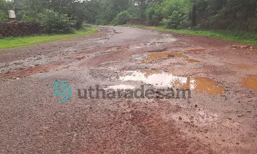 കന്യപ്പാടി- തലപ്പനാജെ  റോഡില്‍ ദുരിത യാത്ര