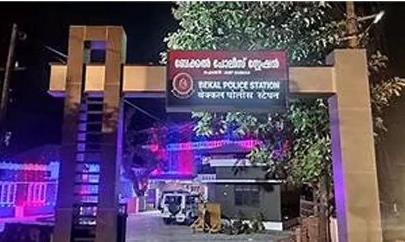 പള്ളിപ്പുഴ സ്വദേശിക്ക് പള്ളിക്കകത്ത് വച്ച് മര്ദ്ദനമേറ്റെന്ന് പരാതി; 7 പേര്ക്കെതിരെ കേസ് പള്ളിപ്പുഴ സ്വദേശിക്ക് പള്ളിക്കകത്ത് വച്ച് മര്ദ്ദനമേറ്റെന്ന് പരാതി; 7 പേര്ക്കെതിരെ കേസ്