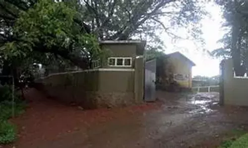 കാറും സ്കൂട്ടറും കൂട്ടിയിടിച്ച് സ്കൂട്ടര് യാത്രക്കാരന് പരിക്ക് കാറും സ്കൂട്ടറും കൂട്ടിയിടിച്ച് സ്കൂട്ടര് യാത്രക്കാരന് പരിക്ക്