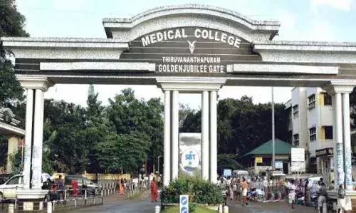 തിരുവനന്തപുരം മെഡിക്കല്‍ കോളേജില്‍ ഓക്‌സിജന്‍ സിലിണ്ടറിലെ ഫ് ളോ മീറ്റര്‍ പൊട്ടിത്തെറിച്ച് ജീവനക്കാരന് പരിക്ക്