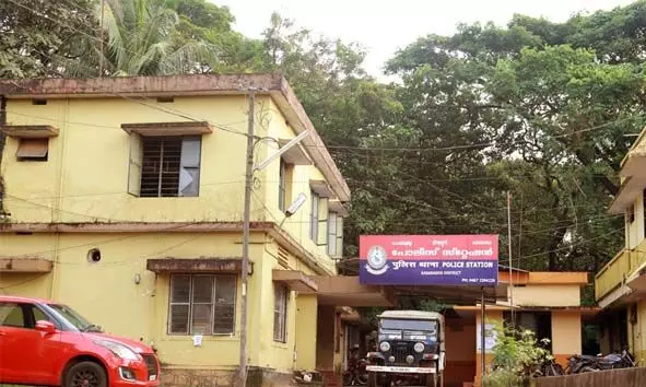 ഡ്രൈവര് സഡന് ബ്രേക്കിട്ടതിനെ തുടര്ന്ന് ബസില് തെറിച്ചു വീണ് യാത്രക്കാരിക്ക് ഗുരുതര പരിക്ക് ഡ്രൈവര് സഡന് ബ്രേക്കിട്ടതിനെ തുടര്ന്ന് ബസില് തെറിച്ചു വീണ് യാത്രക്കാരിക്ക് ഗുരുതര പരിക്ക്