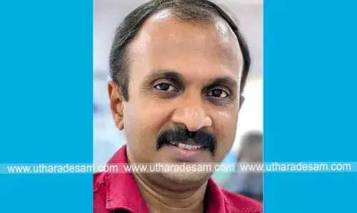 ട്രെയിനിടിച്ച് ഗുരുതരമായി പരിക്കേറ്റ 18 കാരനെ ഉടനടി രക്ഷപ്പെടുത്തി ആശുപത്രിയിലെത്തിച്ച ബാങ്ക് ജീവനക്കാരന് അഭിനന്ദന പ്രവാഹം ട്രെയിനിടിച്ച് ഗുരുതരമായി പരിക്കേറ്റ 18 കാരനെ ഉടനടി രക്ഷപ്പെടുത്തി ആശുപത്രിയിലെത്തിച്ച ബാങ്ക് ജീവനക്കാരന് അഭിനന്ദന പ്രവാഹം