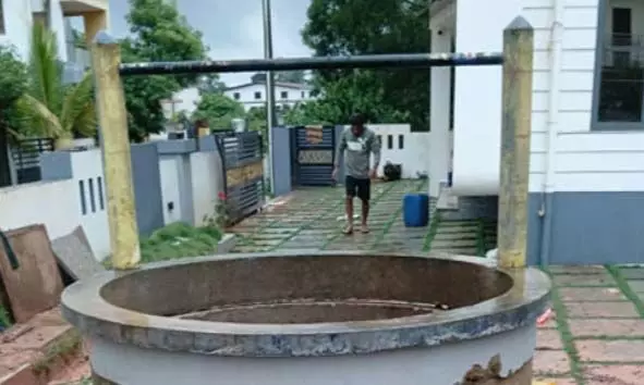 മാലിന്യം കലര്ന്ന് കിണര് വെള്ളം മലിനമായി; പരാതി നല്കിയിട്ടും ഫലമില്ലെന്ന് ഗഞ്ചിമഠിലെ കുടുംബം മാലിന്യം കലര്ന്ന് കിണര് വെള്ളം മലിനമായി; പരാതി നല്കിയിട്ടും ഫലമില്ലെന്ന് ഗഞ്ചിമഠിലെ കുടുംബം