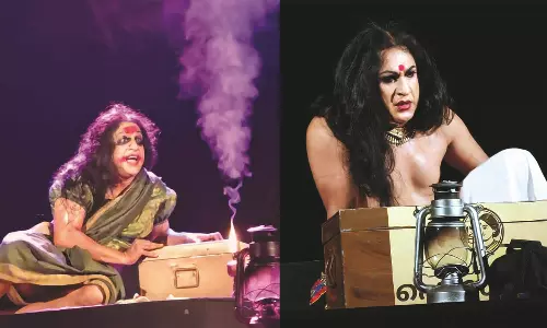 പെണ്‍നടനായി അരങ്ങില്‍ നിറഞ്ഞുനിന്ന്  സന്തോഷ് കീഴാറ്റൂര്‍; ദ്വിദിന നാടകോത്സവം സമാപിച്ചു