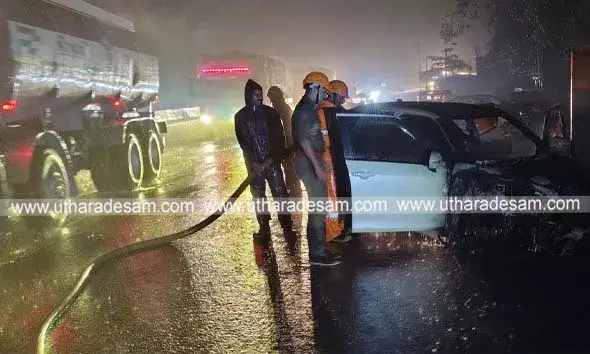 കുമ്പളയില്‍ ഓടിക്കൊണ്ടിരുന്ന സ്വിഫ് റ്റ് കാറിന് തീപിടിച്ചു; യാത്രക്കാര്‍ അത്ഭുതകരമായി രക്ഷപ്പെട്ടു