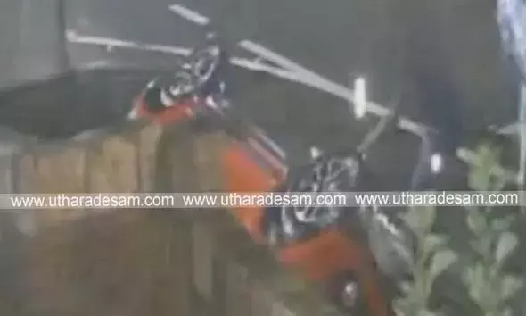 കാര്‍ ഡിവൈഡറിലിടിച്ച് മറിഞ്ഞു; യാത്രക്കാര്‍ പരിക്കേല്‍ക്കാതെ രക്ഷപ്പെട്ടു
