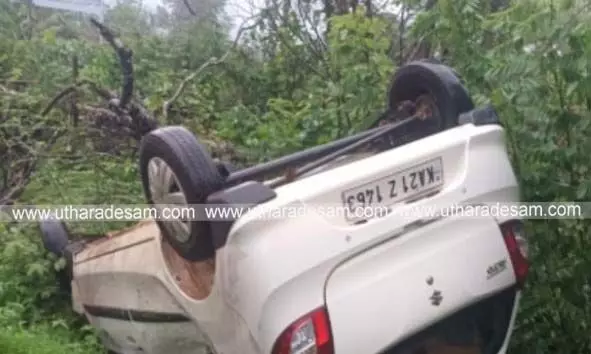 കാര് നിയന്ത്രണം വിട്ട് മറിഞ്ഞു; ഡ്രൈവര് പരിക്കേല്ക്കാതെ രക്ഷപ്പെട്ടു കാര് നിയന്ത്രണം വിട്ട് മറിഞ്ഞു; ഡ്രൈവര് പരിക്കേല്ക്കാതെ രക്ഷപ്പെട്ടു