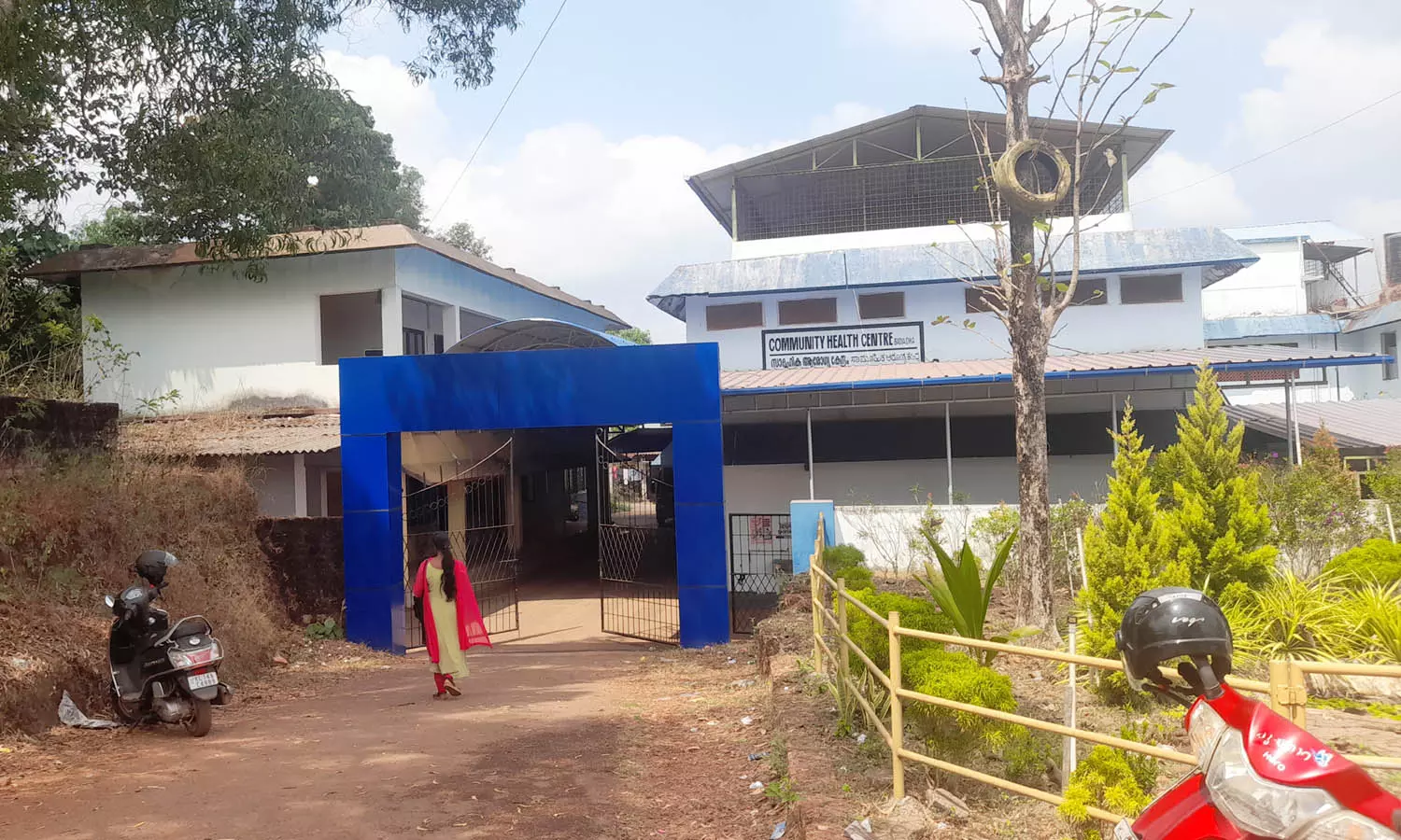 നല്ല കെട്ടിടമുണ്ട്, പക്ഷെ ആവശ്യത്തിന് ഡോക്ടര്മാരില്ല നല്ല കെട്ടിടമുണ്ട്, പക്ഷെ ആവശ്യത്തിന് ഡോക്ടര്മാരില്ല