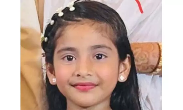 കനത്ത മഴ: മൊണ്ടെപദവില് മണ്ണിടിച്ചിലില് ഒരു കുട്ടി മരിച്ചു; കുടുംബം മണ്ണിനടിയില് കുടുങ്ങി കനത്ത മഴ: മൊണ്ടെപദവില് മണ്ണിടിച്ചിലില് ഒരു കുട്ടി മരിച്ചു; കുടുംബം മണ്ണിനടിയില് കുടുങ്ങി