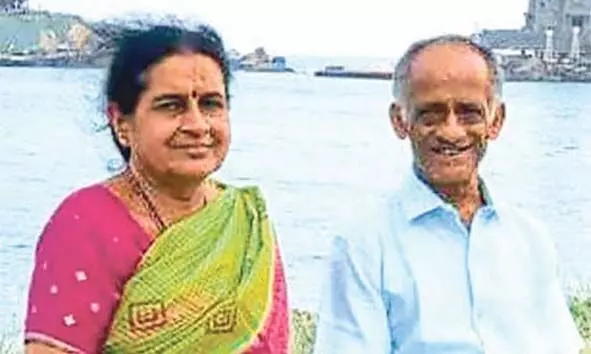 ജീവിതത്തിലും മരണത്തിലും ഒരുമിച്ചു; കുന്ദാപൂരില് മണിക്കൂറുകളുടെ വ്യത്യാസത്തില് ഭര്ത്താവും ഭാര്യയും മരിച്ചു; ദു;ഖം അകറ്റാനാകാതെ ബന്ധുക്കള് ജീവിതത്തിലും മരണത്തിലും ഒരുമിച്ചു; കുന്ദാപൂരില് മണിക്കൂറുകളുടെ വ്യത്യാസത്തില് ഭര്ത്താവും ഭാര്യയും മരിച്ചു; ദു;ഖം അകറ്റാനാകാതെ ബന്ധുക്കള്