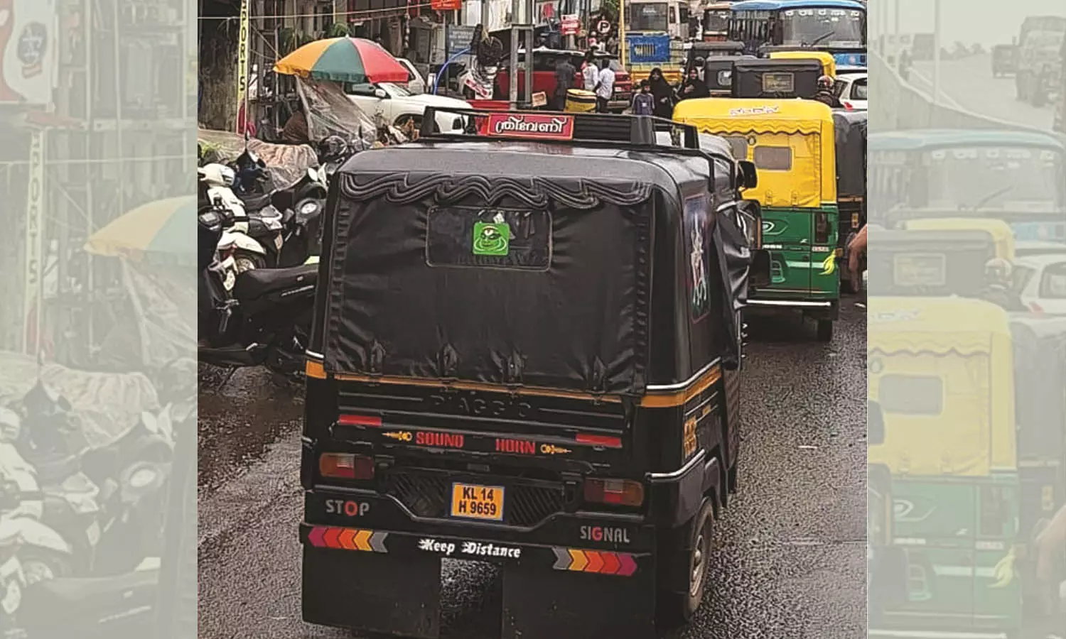 കുമ്പളയിലെ ടൂവേ സര്വീസ് റോഡ്; വാഹനാപകടങ്ങള്ക്ക് പിന്നാലെ ഗതാഗതക്കുരുക്കും രൂക്ഷമായി കുമ്പളയിലെ ടൂവേ സര്വീസ് റോഡ്; വാഹനാപകടങ്ങള്ക്ക് പിന്നാലെ ഗതാഗതക്കുരുക്കും രൂക്ഷമായി