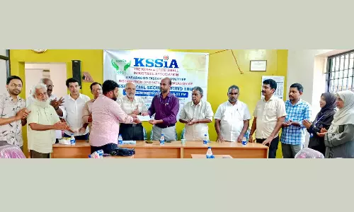 കെ.എസ്.എസ്.ഐ.എ സോഷ്യല് സെക്യൂരിറ്റി ഫണ്ട് ട്രസ്റ്റ് മരണാനന്തര സഹായം വിതരണം ചെയ്തു കെ.എസ്.എസ്.ഐ.എ സോഷ്യല് സെക്യൂരിറ്റി ഫണ്ട് ട്രസ്റ്റ് മരണാനന്തര സഹായം വിതരണം ചെയ്തു