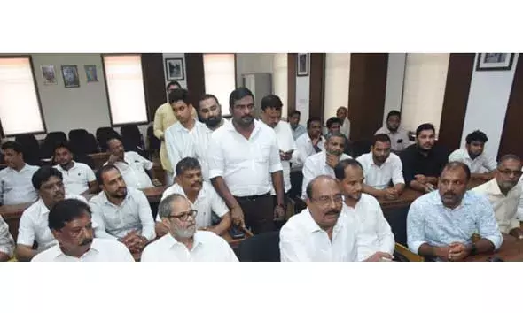 വിദ്വേഷ പ്രസംഗങ്ങള്‍ക്കെതിരെ കര്‍ശന നടപടിയെടുക്കണം; മന്ത്രി ദിനേശ് ഗുണ്ടു റാവുവുമായി കൂടിക്കാഴ്ച നടത്തി മുസ്ലീം നേതാക്കള്‍