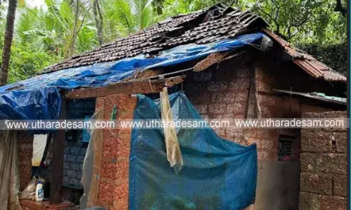 കനത്ത മഴ: കാറഡുക്ക ശാന്തി നഗറില് ഓടുമേഞ്ഞ വീടിന്റെ മേല്ക്കൂര തകര്ന്നു; വയോധിക പരിക്കേല്ക്കാതെ രക്ഷപ്പെട്ടു കനത്ത മഴ: കാറഡുക്ക ശാന്തി നഗറില് ഓടുമേഞ്ഞ വീടിന്റെ മേല്ക്കൂര തകര്ന്നു; വയോധിക പരിക്കേല്ക്കാതെ രക്ഷപ്പെട്ടു