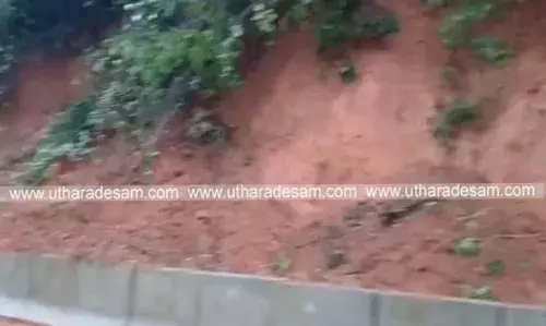 കനത്ത മഴ: ജില്ലയില് പലയിടങ്ങളിലും മണ്ണിടിച്ചില്, നാശ നഷ്ടം കനത്ത മഴ: ജില്ലയില് പലയിടങ്ങളിലും മണ്ണിടിച്ചില്, നാശ നഷ്ടം