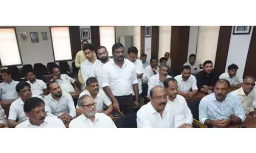 വിദ്വേഷ പ്രസംഗങ്ങള്ക്കെതിരെ കര്ശന നടപടിയെടുക്കണം; മന്ത്രി ദിനേശ് ഗുണ്ടു റാവുവുമായി കൂടിക്കാഴ്ച നടത്തി മുസ്ലീം നേതാക്കള് വിദ്വേഷ പ്രസംഗങ്ങള്ക്കെതിരെ കര്ശന നടപടിയെടുക്കണം; മന്ത്രി ദിനേശ് ഗുണ്ടു റാവുവുമായി കൂടിക്കാഴ്ച നടത്തി മുസ്ലീം നേതാക്കള്