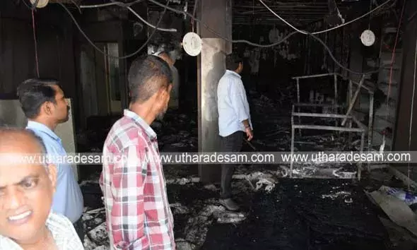 കാസര്‍കോട് നഗരത്തിലെ പര്‍ദ്ദ വില്‍പന കടയില്‍ വന്‍ തീപിടിത്തം