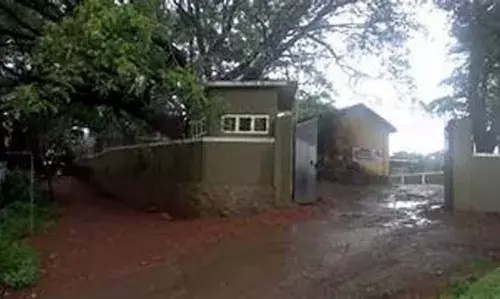 ജോലിക്ക് പോകുന്നതിനിടെ യുവതിയെ തടഞ്ഞുനിര്ത്തി മര്ദ്ദിച്ചു; ഭര്ത്താവിനെതിരെ കേസ് ജോലിക്ക് പോകുന്നതിനിടെ യുവതിയെ തടഞ്ഞുനിര്ത്തി മര്ദ്ദിച്ചു; ഭര്ത്താവിനെതിരെ കേസ്