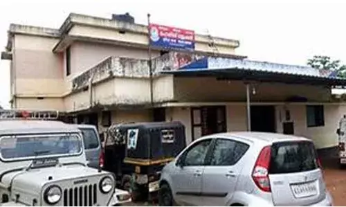 കോഴിയങ്കം; മൂന്നുപേര് അറസ്റ്റില് കോഴിയങ്കം; മൂന്നുപേര് അറസ്റ്റില്