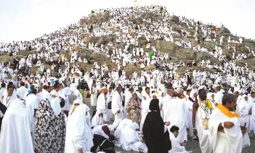 ഹജ്ജ്: ത്യാഗം, സമര്പ്പണം ഹജ്ജ്: ത്യാഗം, സമര്പ്പണം