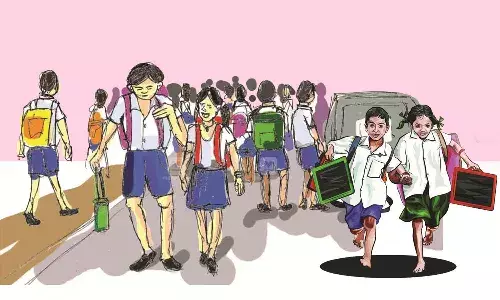 പുതിയ അധ്യയന വര്‍ഷത്തിന് തുടക്കമായി; വിദ്യാലയങ്ങള്‍ ഉണര്‍ന്നു