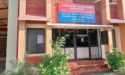 ഓണ്ലൈന് തട്ടിപ്പില് കുടുങ്ങിയ മുളിയാര് സ്വദേശിക്ക് 19 ലക്ഷത്തിലേറെ രൂപ നഷ്ടമായി ഓണ്ലൈന് തട്ടിപ്പില് കുടുങ്ങിയ മുളിയാര് സ്വദേശിക്ക് 19 ലക്ഷത്തിലേറെ രൂപ നഷ്ടമായി