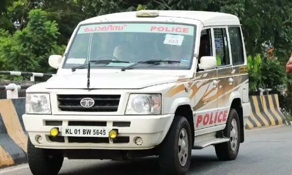 വ്യാജസര്ട്ടിഫിക്കറ്റ് നിര്മ്മാണത്തിന്റെ സൂത്രധാരന്മാര് വിദേശത്ത്; നാട്ടിലെത്തിച്ച് ചോദ്യം ചെയ്യാനുള്ള നടപടികളുമായി പൊലീസ് വ്യാജസര്ട്ടിഫിക്കറ്റ് നിര്മ്മാണത്തിന്റെ സൂത്രധാരന്മാര് വിദേശത്ത്; നാട്ടിലെത്തിച്ച് ചോദ്യം ചെയ്യാനുള്ള നടപടികളുമായി പൊലീസ്
