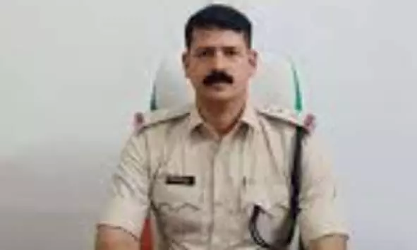 കുമ്പള സ്റ്റേഷന് ഹൗസ് ഓഫീസറെ സ്ഥലം മാറ്റിയത് വിവാദമാകുന്നു കുമ്പള സ്റ്റേഷന് ഹൗസ് ഓഫീസറെ സ്ഥലം മാറ്റിയത് വിവാദമാകുന്നു
