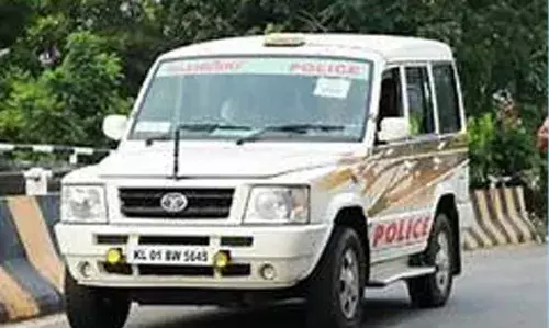 കടലില് നിന്ന് മീന്പിടിക്കാന് ചൂണ്ടയിടുന്ന ഭാഗത്ത് നിര്ത്തിയിട്ട സ്കൂട്ടറും പണവും പണി സാധനങ്ങളും കവര്ന്നതായി പരാതി കടലില് നിന്ന് മീന്പിടിക്കാന് ചൂണ്ടയിടുന്ന ഭാഗത്ത് നിര്ത്തിയിട്ട സ്കൂട്ടറും പണവും പണി സാധനങ്ങളും കവര്ന്നതായി പരാതി