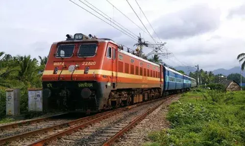 ഷിറിയയില് ഓടിക്കൊണ്ടിരുന്ന ട്രെയിനില് നിന്ന് തെറിച്ചുവീണ് ജാര്ഖണ്ഡ് സ്വദേശി മരിച്ചു ഷിറിയയില് ഓടിക്കൊണ്ടിരുന്ന ട്രെയിനില് നിന്ന് തെറിച്ചുവീണ് ജാര്ഖണ്ഡ് സ്വദേശി മരിച്ചു
