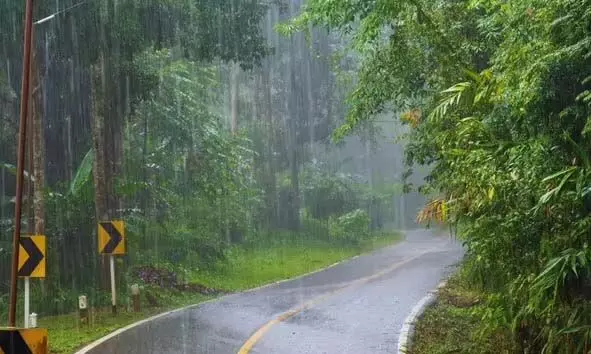 ഇടവേളയ്ക്ക് ശേഷം സംസ്ഥാനത്ത് വീണ്ടും മഴ കനക്കുന്നു;വിവിധ ജില്ലകളില് ഓറഞ്ച്, മഞ്ഞ അലര്ട്ടുകള് ഇടവേളയ്ക്ക് ശേഷം സംസ്ഥാനത്ത് വീണ്ടും മഴ കനക്കുന്നു;വിവിധ ജില്ലകളില് ഓറഞ്ച്, മഞ്ഞ അലര്ട്ടുകള്