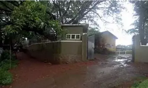 അറവുശാലയില്‍ നിന്നുള്ള മാലിന്യം റോഡിലെറിഞ്ഞു; യുവാവിനെതിരെ കേസ്