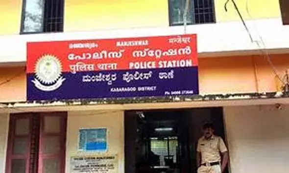 കസ്റ്റഡിയിലെടുത്ത വാറണ്ട് പ്രതി പൊലീസ് സ്റ്റേഷനില്‍ നിന്ന് രക്ഷപ്പെട്ടു