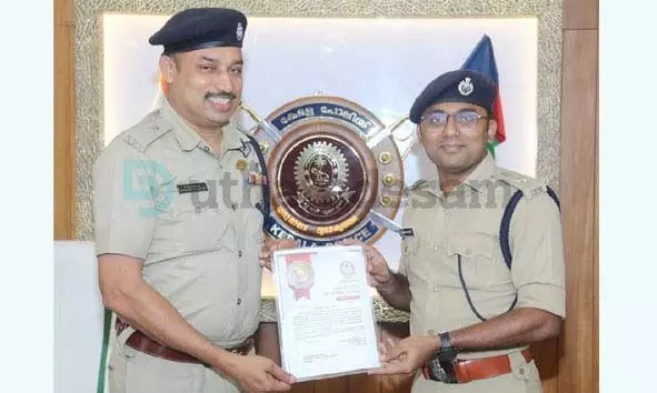 മികവാര്ന്ന സേവനം കാഴ്ചവെച്ച പൊലീസ് ഉദ്യോഗസ്ഥര്ക്ക് അനുമോദനം മികവാര്ന്ന സേവനം കാഴ്ചവെച്ച പൊലീസ് ഉദ്യോഗസ്ഥര്ക്ക് അനുമോദനം