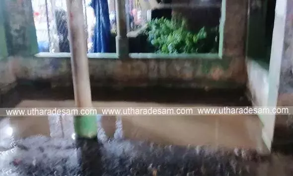 മഴയത്ത് ചെളിക്കുളമായി ചെമ്മനാട് മുണ്ടാങ്കുളം ബസ് കാത്തിരിപ്പ് കേന്ദ്രം