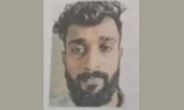 കാറില് ഹാഷിഷ് ഓയില് കടത്തിയ കേസില് രണ്ടാം പ്രതിക്ക് 2 വര്ഷം കഠിനതടവും 20,000 രൂപ പിഴയും; ഒന്നാംപ്രതിക്കെതിരെ അറസ്റ്റ് വാറണ്ട് കാറില് ഹാഷിഷ് ഓയില് കടത്തിയ കേസില് രണ്ടാം പ്രതിക്ക് 2 വര്ഷം കഠിനതടവും 20,000 രൂപ പിഴയും; ഒന്നാംപ്രതിക്കെതിരെ അറസ്റ്റ് വാറണ്ട്