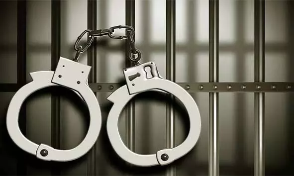 17 കാരിയെ പീഡിപ്പിച്ച് ഗര്ഭിണിയാക്കിയെന്ന പരാതിയില് യുവാവിനെതിരെ പോക്സോ കേസ് 17 കാരിയെ പീഡിപ്പിച്ച് ഗര്ഭിണിയാക്കിയെന്ന പരാതിയില് യുവാവിനെതിരെ പോക്സോ കേസ്