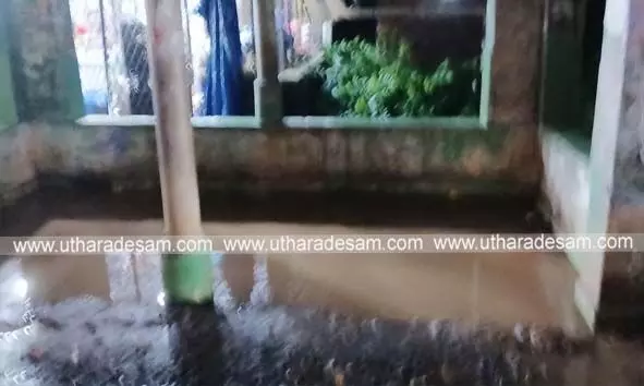 മഴയത്ത് ചെളിക്കുളമായി ചെമ്മനാട് മുണ്ടാങ്കുളം ബസ് കാത്തിരിപ്പ് കേന്ദ്രം മഴയത്ത് ചെളിക്കുളമായി ചെമ്മനാട് മുണ്ടാങ്കുളം ബസ് കാത്തിരിപ്പ് കേന്ദ്രം