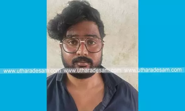 കാറില് കടത്തിയ 11000 പാക്കറ്റ് പുകയില ഉല്പ്പന്നങ്ങളുമായി കണ്ണൂര് സ്വദേശി കസ്റ്റഡിയില് കാറില് കടത്തിയ 11000 പാക്കറ്റ് പുകയില ഉല്പ്പന്നങ്ങളുമായി കണ്ണൂര് സ്വദേശി കസ്റ്റഡിയില്