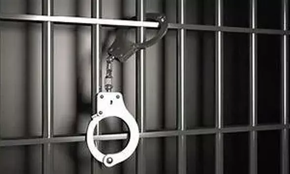 പള്ളിക്കരയില്‍ ഒറ്റനമ്പര്‍ ലോട്ടറി ചൂതാട്ടത്തിലേര്‍പ്പെട്ട യുവാവ് അരലക്ഷം രൂപയുമായി അറസ്റ്റില്‍