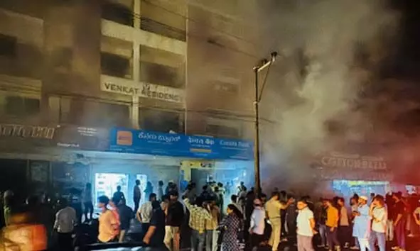 ഉള്ളാളില് സ്വകാര്യഹോസ്റ്റല് കെട്ടിടത്തിലും പള്ളിയിലും തീപിടുത്തം; ഒഴിവായത് വന്ദുരന്തം ഉള്ളാളില് സ്വകാര്യഹോസ്റ്റല് കെട്ടിടത്തിലും പള്ളിയിലും തീപിടുത്തം; ഒഴിവായത് വന്ദുരന്തം