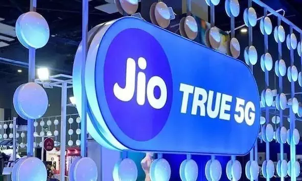 വ്യാപകമായ നെറ്റ് വര്‍ക്ക് തടസ്സങ്ങള്‍ നേരിട്ട് റിലയന്‍സ് ജിയോ ഉപയോക്താക്കള്‍; കോള്‍ ചെയ്യാന്‍ കഴിയുന്നില്ല; സേവനങ്ങള്‍ തടസപ്പെട്ടു