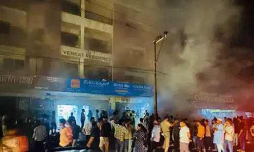 ഉള്ളാളില് സ്വകാര്യഹോസ്റ്റല് കെട്ടിടത്തിലും പള്ളിയിലും തീപിടുത്തം; ഒഴിവായത് വന്ദുരന്തം ഉള്ളാളില് സ്വകാര്യഹോസ്റ്റല് കെട്ടിടത്തിലും പള്ളിയിലും തീപിടുത്തം; ഒഴിവായത് വന്ദുരന്തം