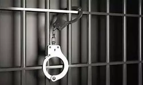 പള്ളിക്കരയില് ഒറ്റനമ്പര് ലോട്ടറി ചൂതാട്ടത്തിലേര്പ്പെട്ട യുവാവ് അരലക്ഷം രൂപയുമായി അറസ്റ്റില് പള്ളിക്കരയില് ഒറ്റനമ്പര് ലോട്ടറി ചൂതാട്ടത്തിലേര്പ്പെട്ട യുവാവ് അരലക്ഷം രൂപയുമായി അറസ്റ്റില്