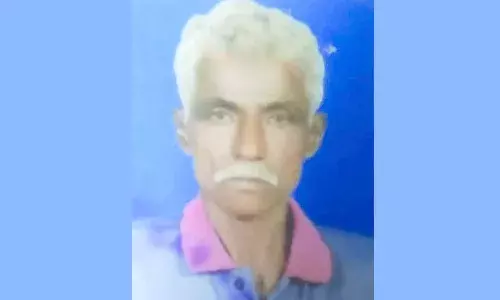 കാണാതായ മധ്യവയസ്കന് കുന്നിന്ചെരിവില് തൂങ്ങി മരിച്ച നിലയില് കാണാതായ മധ്യവയസ്കന് കുന്നിന്ചെരിവില് തൂങ്ങി മരിച്ച നിലയില്